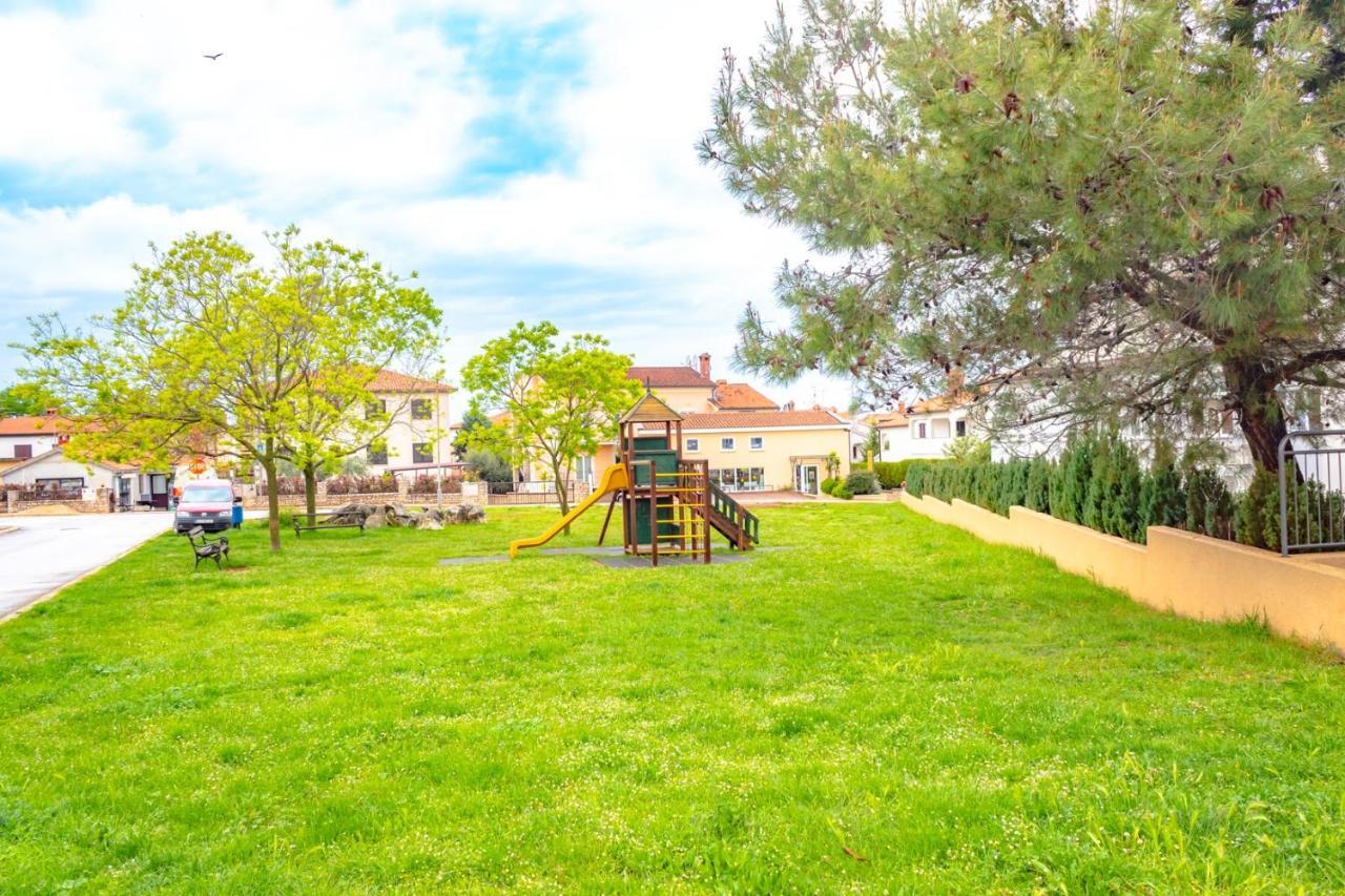 Apartment Botic Poreč Exteriör bild